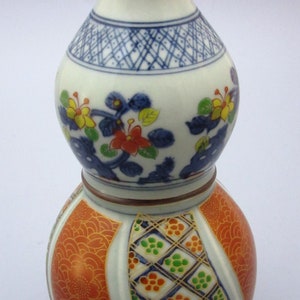 Vintage Chinese small porcelain vase, Japanese style  &quot;Female shape&quot;  colorful vase. Marked