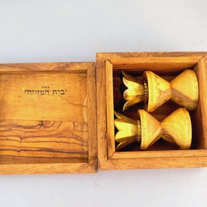 Vintage traveling set of Judaica Shabbat candlesticks made of olive wood, probably from the 40th.