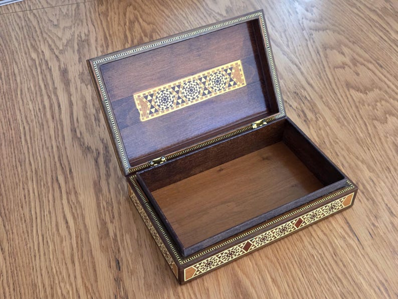 Vintage Damascus Marquetry Box – Bone Inlay Wood Humidor Style Collectible image 2