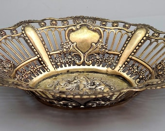 Un ancien panier allemand en argent 800, vers 1900, fabriqué à la main par martelage et sciage