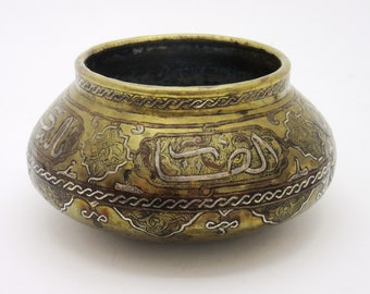 Antique Islamic copper/brass bowl, original Damascus art work with silver decorations inlay