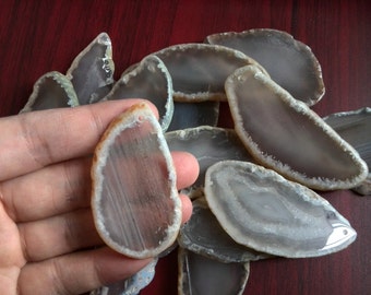 ONE grey agate slices GEBOORDe gepolijste platen met gaten agaat hanger kralen - willekeurig geselecteerd