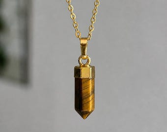 Tigerauge-Anhänger aus natürlichem Edelstein in minimalistischer Spitzenform, vergoldet
