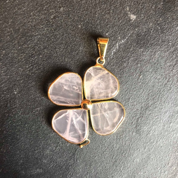 Pendentif Trèfle en pierre semi précieuse, Quartz Rose, collier