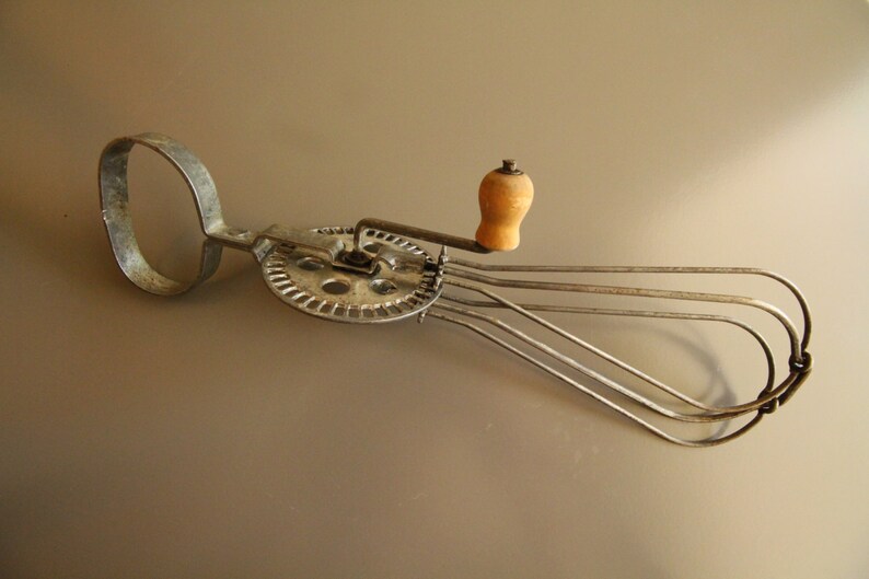 Small vintage crank whip early twentieth century 1940 brand QUARTER bt\u00e9 SGDG