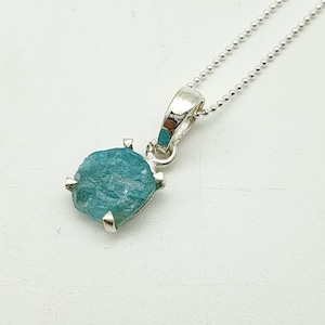 Pendente in apatite grezza argento 925, pendenti in apatite, pendenti ad artiglio, pendenti con pietre preziose, collana in apatite naturale, gioielli in apatite