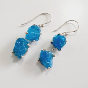 Raw neon apatite earrings 925 silver,rough apatite earrings,Crystal earring,apatite gemstone earrings,genuine apatite earrings,silver