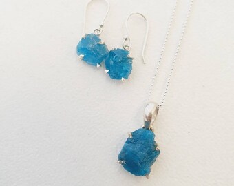 Raw neon apatite pendant 925 silver, apatite pendants, prong claw pendants, gemstone pendants, natural apatite necklace, apatite jewellery