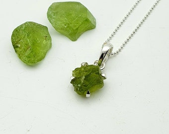 Raw Peridot pendant 925 silver, Peridot Pendants, natural Peridot silver pendant, gemstone pendants, Peridot jewellery, raw gemstone pendant