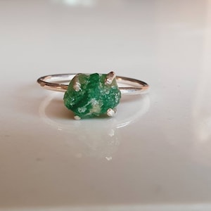 raw emerald ring 925 silver,Minimalist emerald rings,rough emerald ring,genuine emerald ring,Natural emerald rings,crystal ring,emerald ring