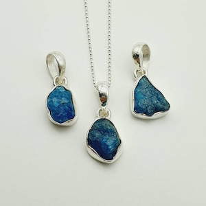Raw Apatite pendant 925 silver, Raw apatite pendants, rough apatite jewelry,Crystal pendants, gemstone pendants,gemstone pendants,silver