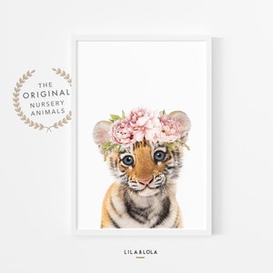 Impresión de arte de pared de tigre bebé, animal de guardería, decoración de safari, póster imprimible, rosas de acuarela rosa, póster floral para dormitorio de niñas