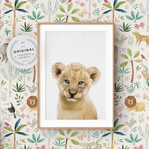 Impresión de arte de pared de león bebé ~ Animal de safari para guardería ~ Póster para habitación de niños ~ Descarga digital imprimible ~ Fondo gris