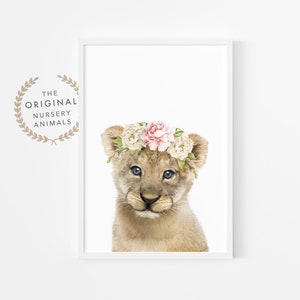 Mädchen Safari Kinderzimmer Wand Kunst Druck ~ Baby Löwe Cub Dekor mit Blumenkrone ~ Sofort druckbare digitale herunterladbare ~ Tier Poster