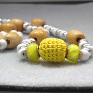 Yellow and White Beaded Necklace, Crochet Bead Necklace, Women&#39;s Glass and Wood Necklace, Yellow Jewelry for Her, Girl&#39;s Pony Bead Necklace