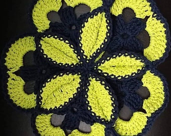 Crochet Flower Starburst Hot Pad, Bicolor Floral Trivet for Dining, 100% Cotton Kitchen Decor, Multicolor Handmade Flower Motif