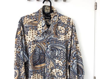 Vintage 60s-70s paisley disco shirt - men's sheer buttoned dress shirt with long sleeves and butterfly collar - mod / hippie style - size L