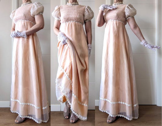 Vintage 70s peach & white chiffon maxi dress with short puff sleeves and empire waist - wedding / Regency / romantic evening gown - XS / S