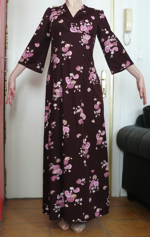 Vintage 70s brown maxi dress w/ pink, beige & whi… - image 2