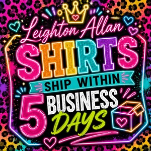 Op de afbeelding: Een levendige afbeelding met de tekst Leighton Allan SHIRTS SHIP WITHIN 5 BUSINESS DAYS. Het ontwerp bevat een kroon in neonstijl, hartjes en een doos-icoon tegen een kleurrijke luipaardprint achtergrond in felroze, oranje en blauw.