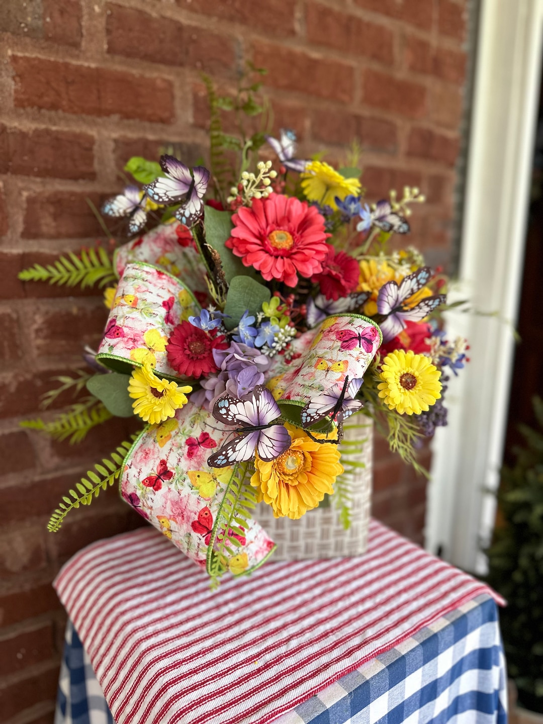 Gerber Daisy Kitchen Wall Planter Floral, Summer Table Centerpiece