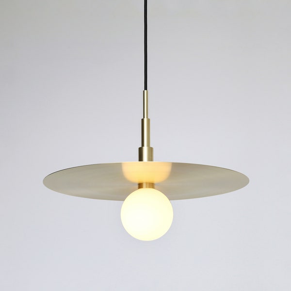 SPINODE Minimalistische moderne design hanglamp met messing platte schijf van Balance Lamp