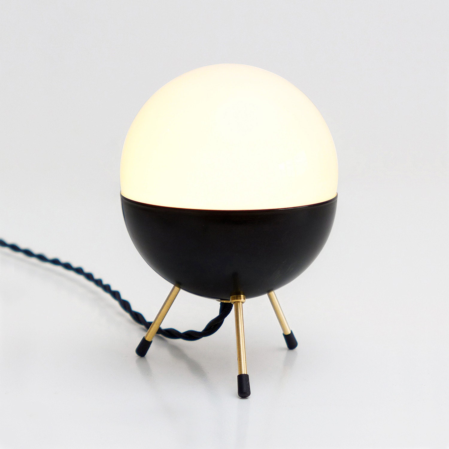 Space Age Minimal Lampe de Table ou Chevet Moderne, Spoutnik, Trois Jambes, d'équilibre