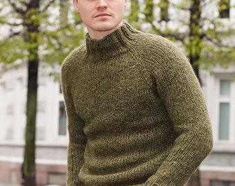 Handgebreide trui voor mannen met opstaande kraag en raglan