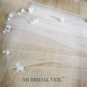 Wedding Veil with Flowers, Petal Wedding Veil, Boho Wedding Veil, Fingertip Petal Wedding Veil, Subtle Flower w Rhinestone Wedding Veil