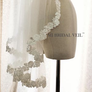 Lace Wedding Veil Fingertip, Lace Bridal Veil, Rose Lace Veil, Bridal Veil Lace at Chest, Ivory Venice Lace Veil, Mi Bridal Veil, Hand Made