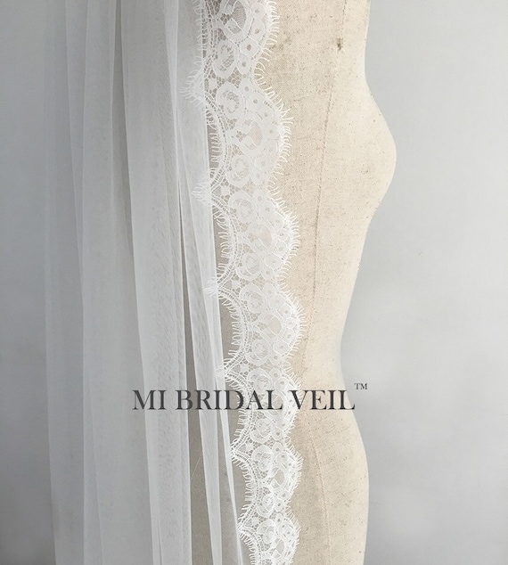 Cathedral Wedding Veil, Cathedral Lace Veil, Boho Bridal Veil, Small Eyelash Chantilly Lace Veil, Mi Bridal Veil, Hand Made