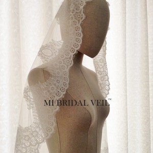 Cathedral Wedding Veil, Chantilly Lace Wedding Veil, Mantilla Lace Veil, Wedding Veil with Blusher, Cathedral Bridal Veil, Mi Bridal Veil