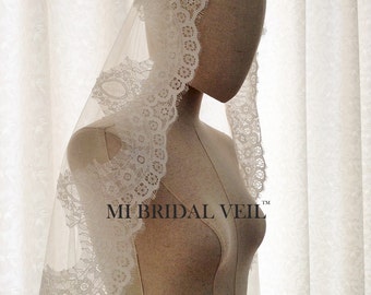 Cathedral Wedding Veil, Chantilly Lace Wedding Veil, Mantilla Lace Veil, Wedding Veil with Blusher, Cathedral Bridal Veil, Mi Bridal Veil