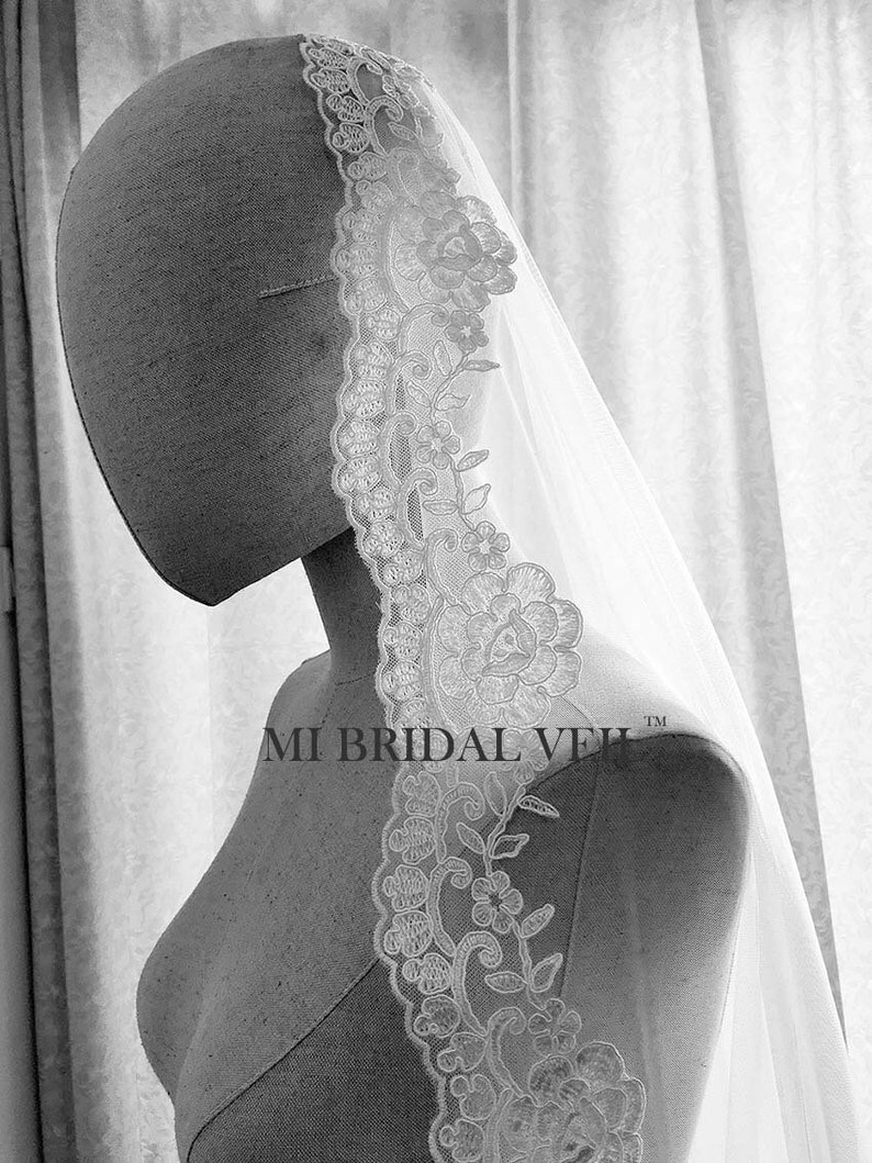 Mantilla Lace Veil, Fingertip Lace Wedding Veil, Vintage Inspired Rose Lace Veil, Mantilla Bridal Veil, Mi Bridal Veil, Hand Made image 3