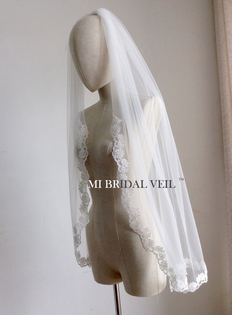 Lace Wedding Veil, Fingertip Lace Veil, Bridal Lace at Chest, Rose Lace Veil, Single Tier Lace Veil, Mi Bridal Veil image 2