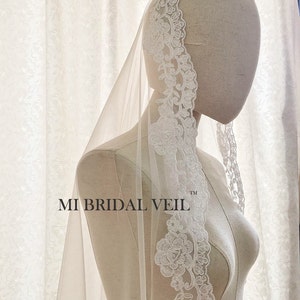 Mantilla Lace Veil, Fingertip Lace Wedding Veil, Vintage Inspired Rose Lace Veil, Mantilla Bridal Veil, Mi Bridal Veil, Hand Made image 2