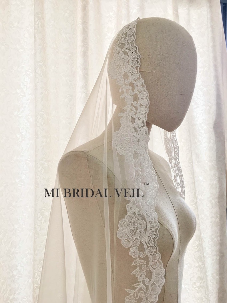 Mantilla Lace Veil, Fingertip Lace Wedding Veil, Vintage Inspired Rose Lace Veil, Mantilla Bridal Veil, Mi Bridal Veil, Hand Made image 2