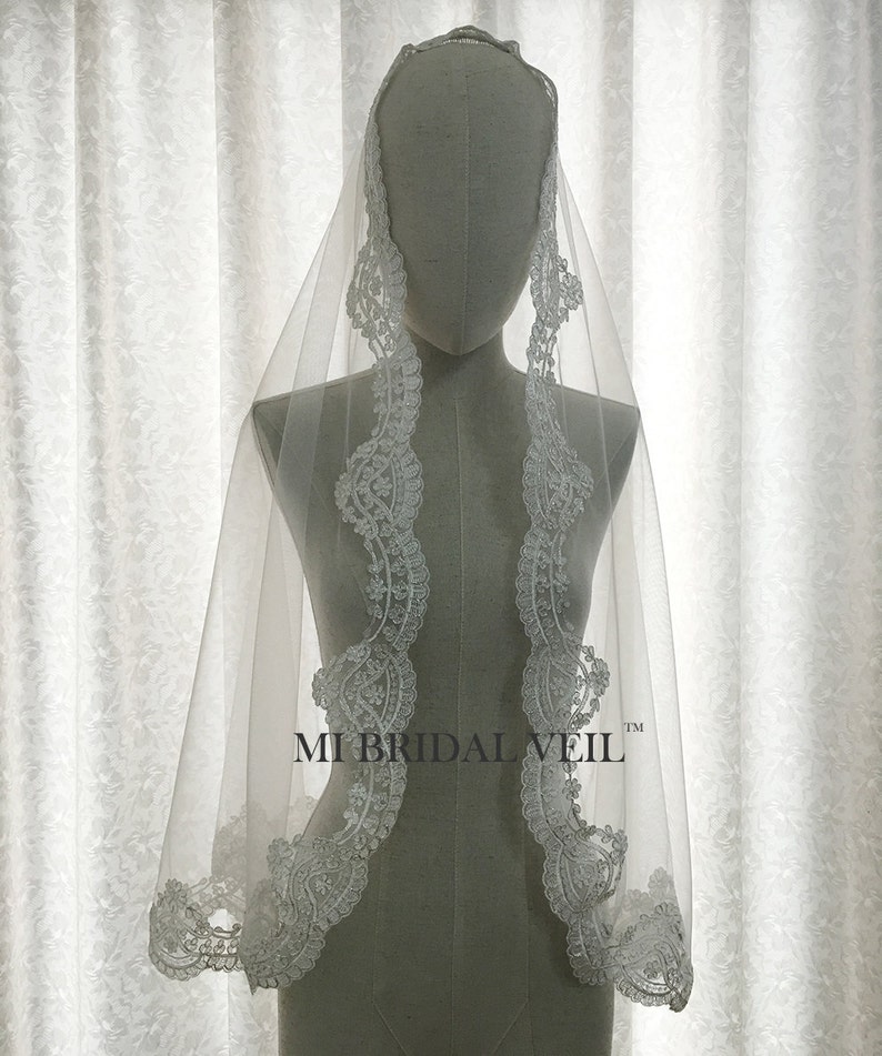 Mantilla Wedding Veil, Vintage Inspired Lace Veil, Spanish Wedding Veil, Lace Wedding Veil, Ivory/Silver Lace Bridal Veil, Mi Bridal Veil image 3