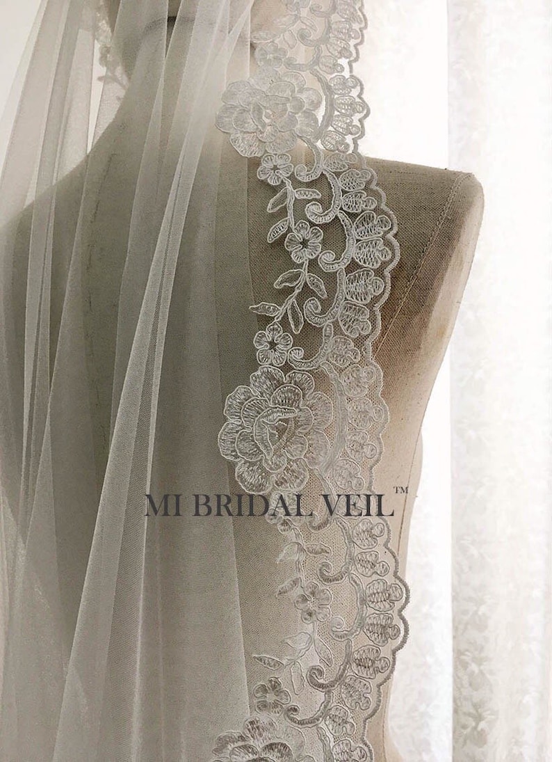 Mantilla Lace Veil, Fingertip Lace Wedding Veil, Vintage Inspired Rose Lace Veil, Mantilla Bridal Veil, Mi Bridal Veil, Hand Made image 1