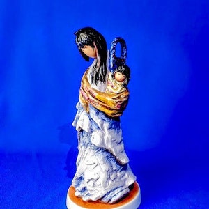 Figurine mère aimante De Grazia