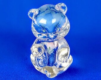 フェントン・アートグラス製、誕生石ベアフィギュア、ブルージルコンハート Fenton Art Glass December Birthstone Bear Figure, Blue Ziron Heart
