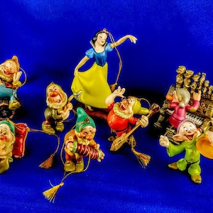 Walt Disney Classic Collection Snow White and the Seven Dwarfs Ornament Collection.
