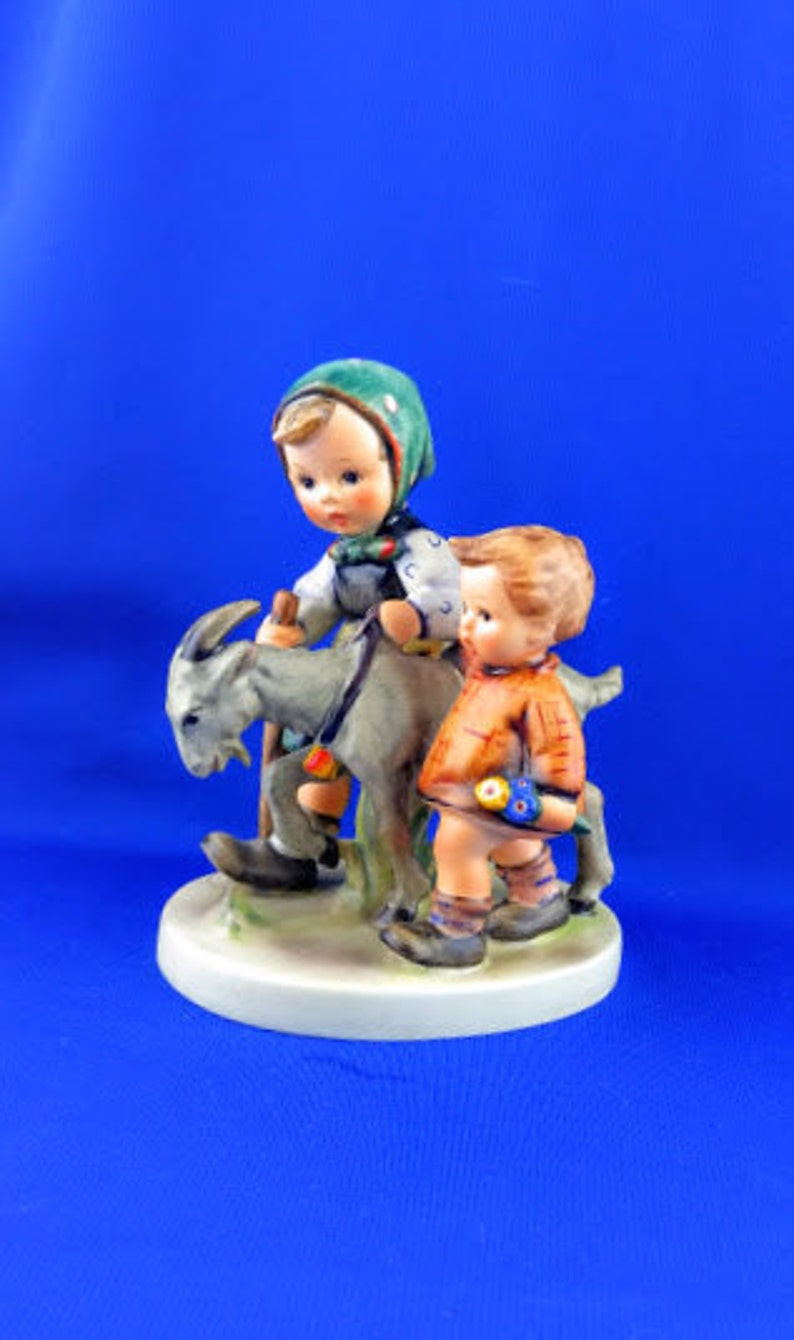 Homeward Bound Hummel Figurine image 4