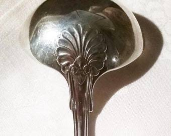 George Adams Pure Silver English Antique Gravy or Soup Ladle, patrón early Victorian Kings, decoración de la cáscara de diamante, George Adams Silver