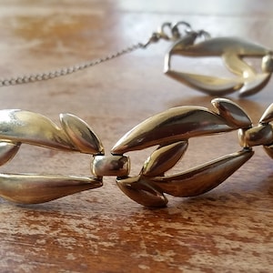 Light gold-colored Monet costume link bracelet, Monet costume jewelry, Monet link bracelet, light gold-colored bracelet, link bracelet