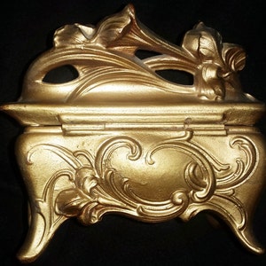 W.B. Mfg and Co. (Weidlich Brothers) jewelry casket, Art Noveau, Cast metal and plated with gold Jewelry Casket, circa 1900-1910