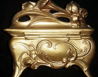 Ataúd de joyería W.B. Mfg and Co. (Weidlich Brothers), Art Noveau, Metal fundido y chapado con ataúd de joyería de oro, circa 1900-1910