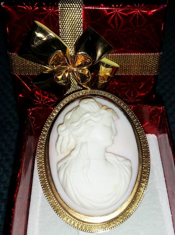1800's Victorian 10K Gold Cameo, Angel Skin Coral 