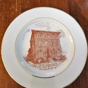 Brown Sepia &quot;The Contemporary&quot; commemorative plate by Betty L. Heiges 1972, Trenton commemorative plate of the &quot;The Contemporary&quot; building