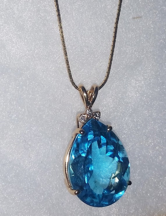 14K Yellow Gold Necklace with teardrop London Blu… - image 3